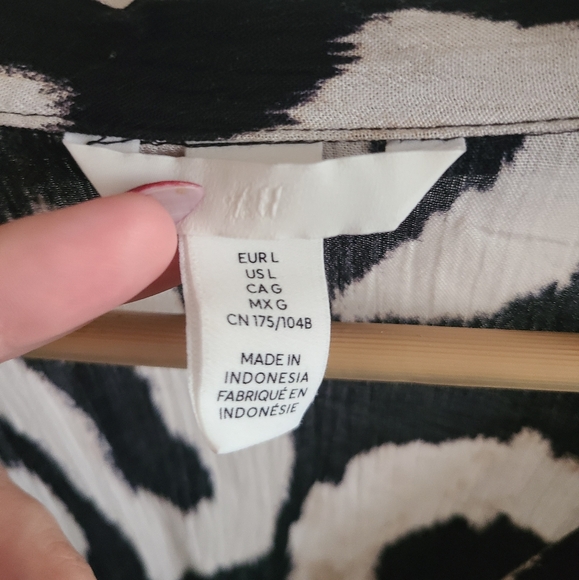 H&M Top - Picture 2 of 3